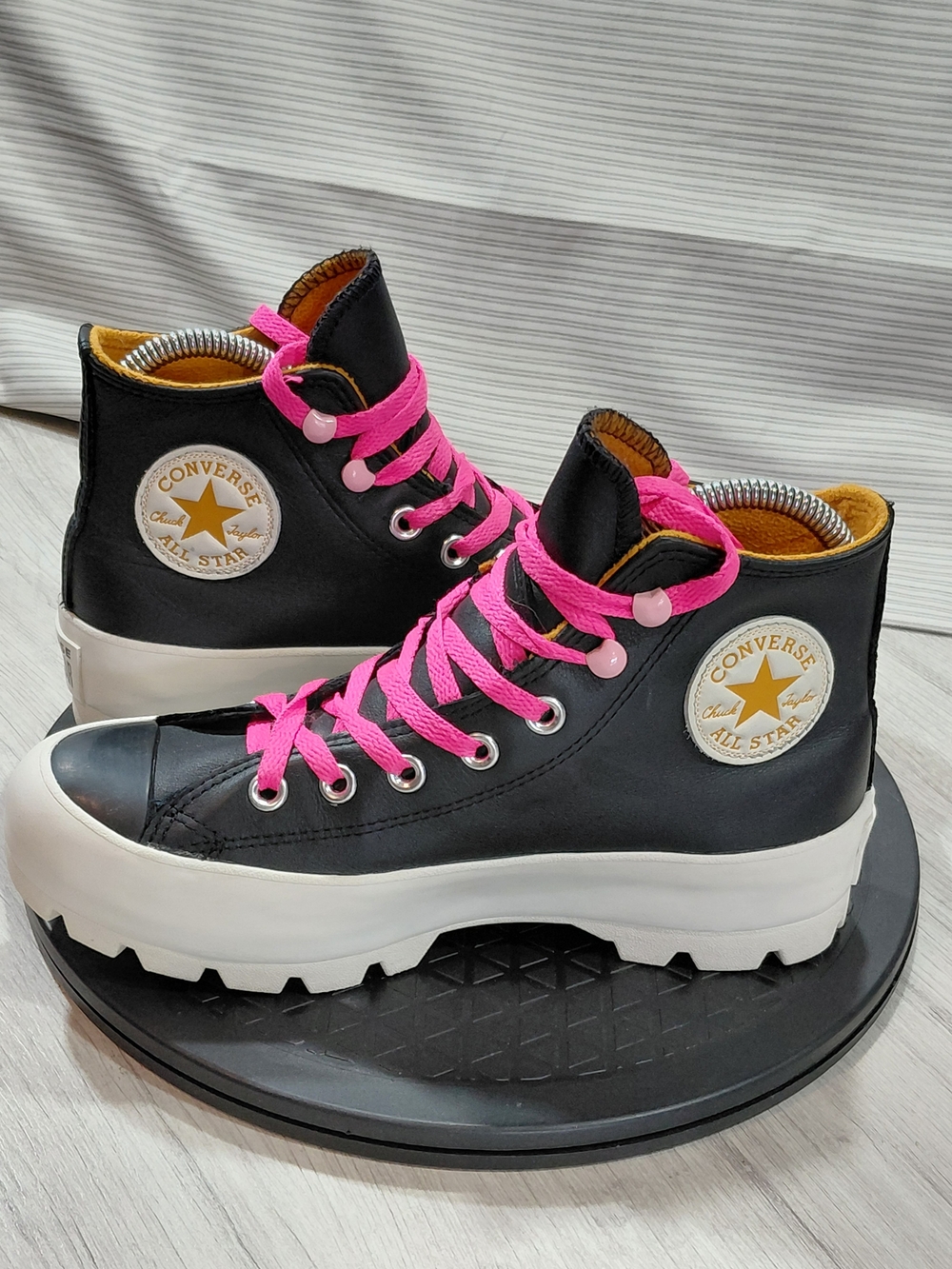 Converse Womens Chuck Taylor Gore-Tex Waterproof Leather Insulated Chunky W7